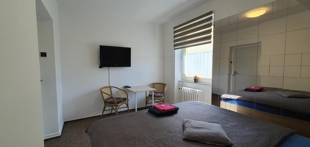 Hotel M-Tourist Praga Esterno foto